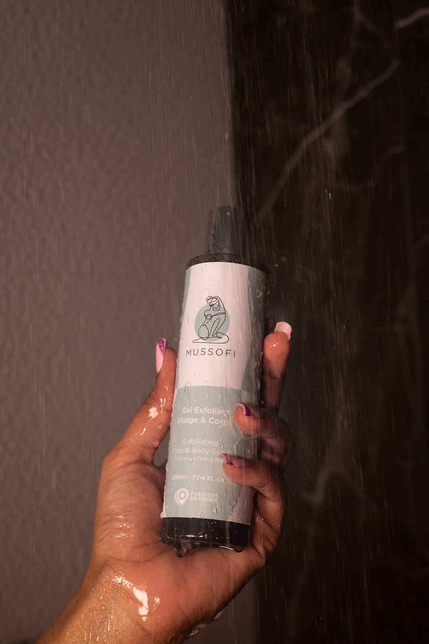 Gel lavant exfoliant visage et corps